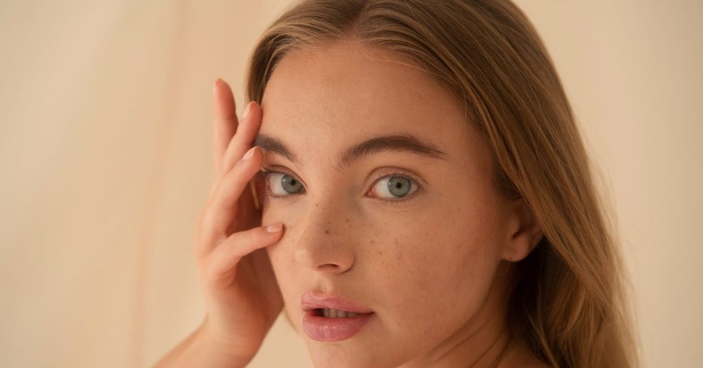 model with climate effect on face